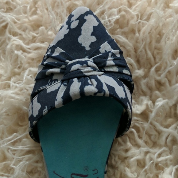 Blowfish Dacey Blue & White Summer Flats 7.5 - Picture 3 of 3
